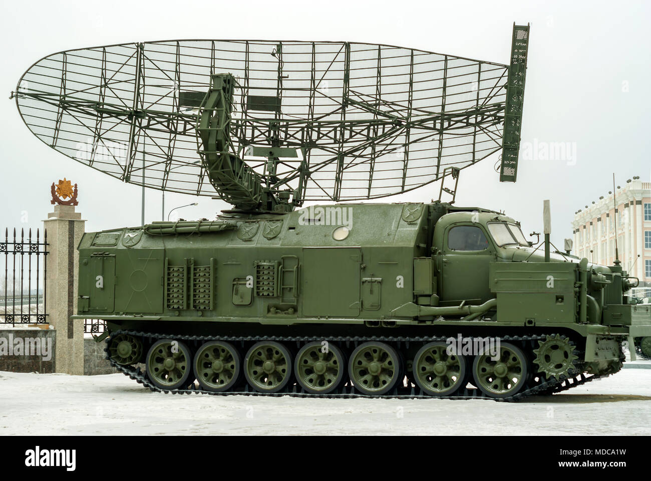 Russland, VERKHNYAYA PYSHMA - Februar 12. 2018: Sowjetische selbstfahrende Radar Station P-40 'Rüstung' oder 1 S 12 im Museum für militärische Ausrüstung Stockfoto