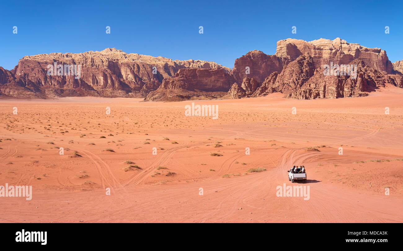 Safari Jeep, Wadi Rum Wüste, Jordanien Stockfoto