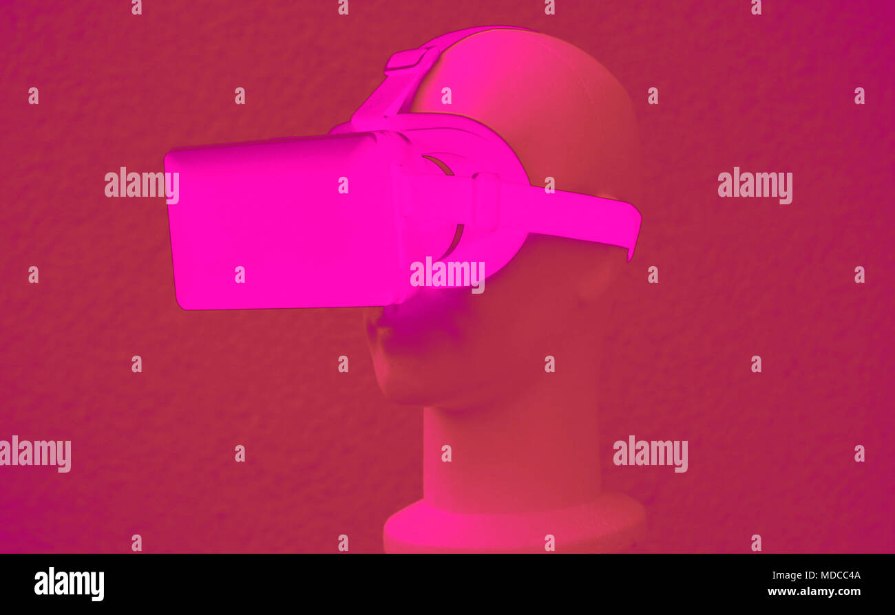 Symbolbild VR / Virtuelle Realitaet - Datenbrille. Stockfoto