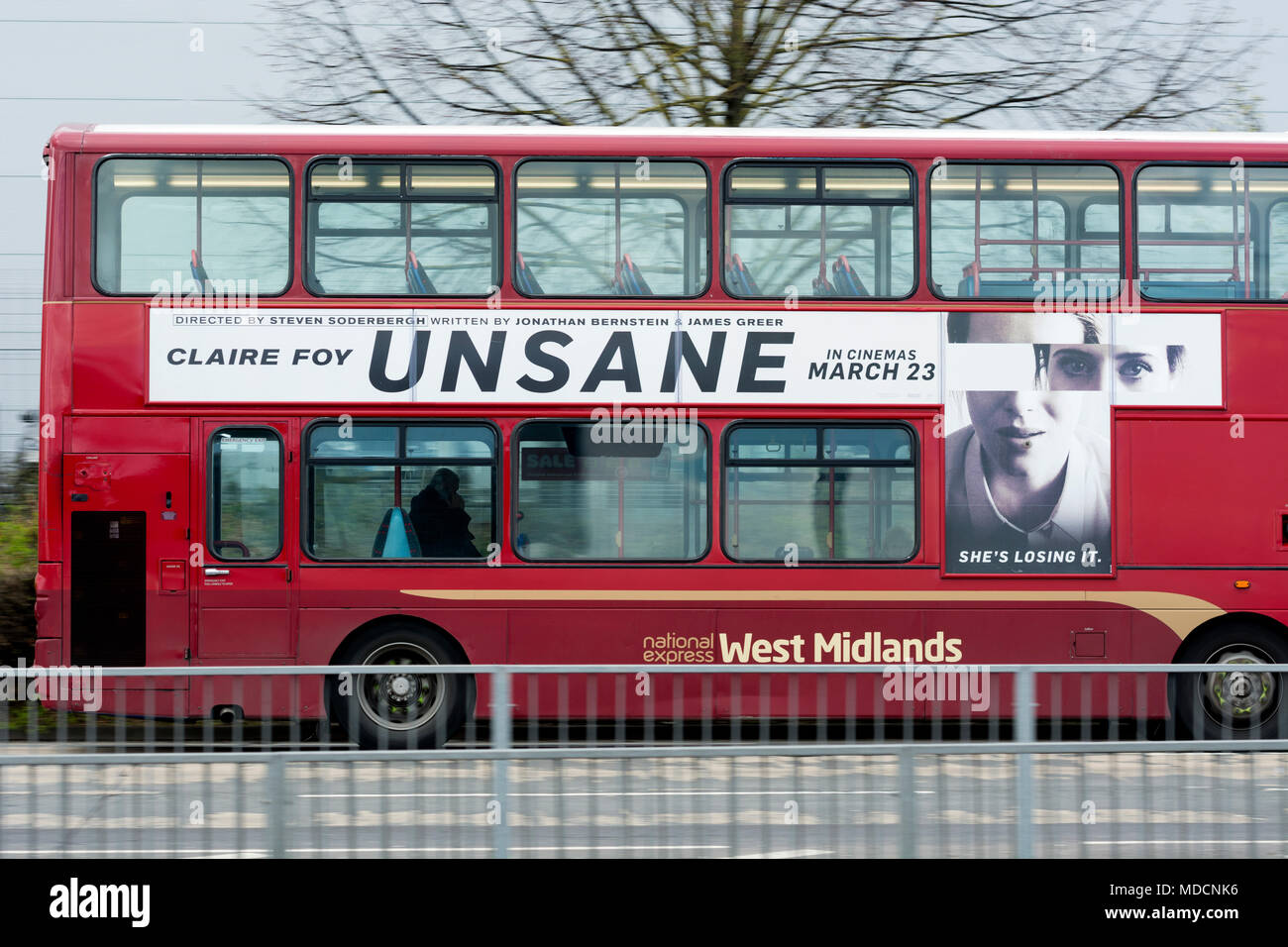 Unsane film Anzeige auf einer West Midlands Bus, Birmingham, Großbritannien Stockfoto