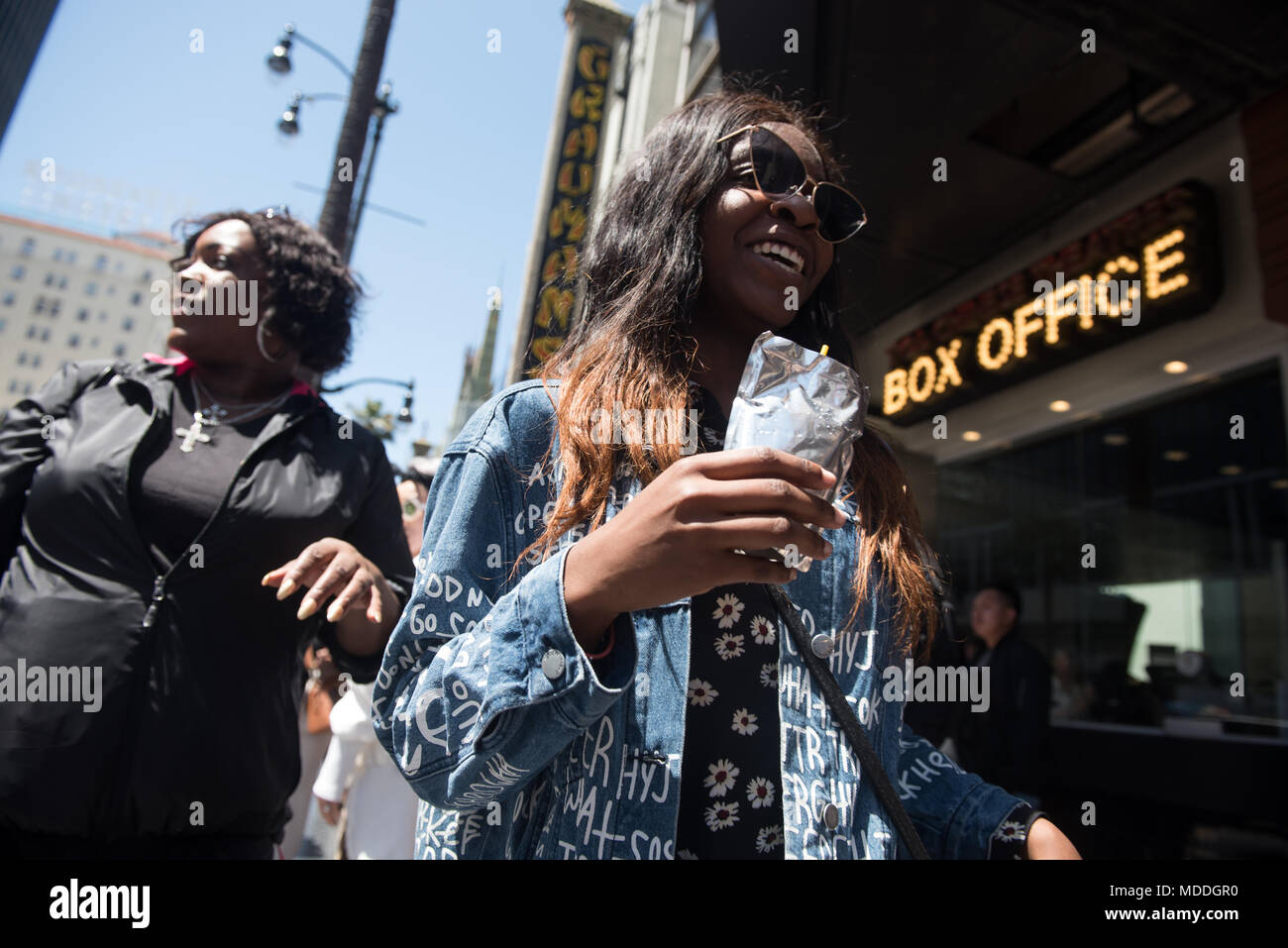 HOLLYWOOD - 16. April 2018: Random unbekannter Menschen und Touristen in den Straßen der Stadt von Hollywood, CA. Stockfoto