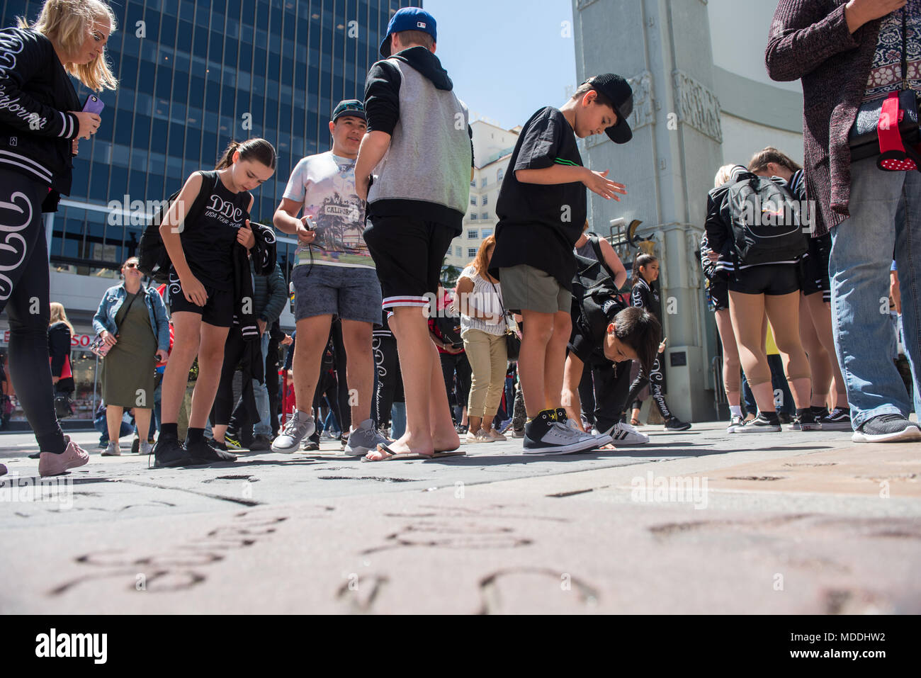 HOLLYWOOD - 16. April 2018: Random unbekannter Menschen und Touristen in den Straßen der Stadt von Hollywood, CA. Stockfoto