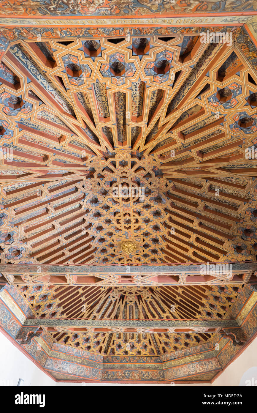 Decke innerhalb des Palacio Madraza (MADRASAH von Granada) verwendet als Moschee Schule, Granada, Andalusien, Spanien, Europa Stockfoto