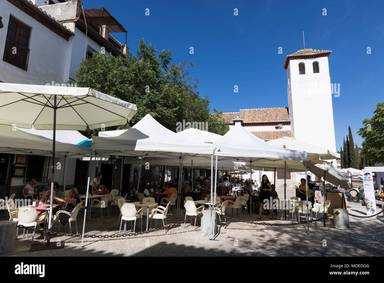 Cafe in der Plaza San Miguel Bajo, Albaicin, Granada, Andalusien, Spanien, Europa Stockfoto