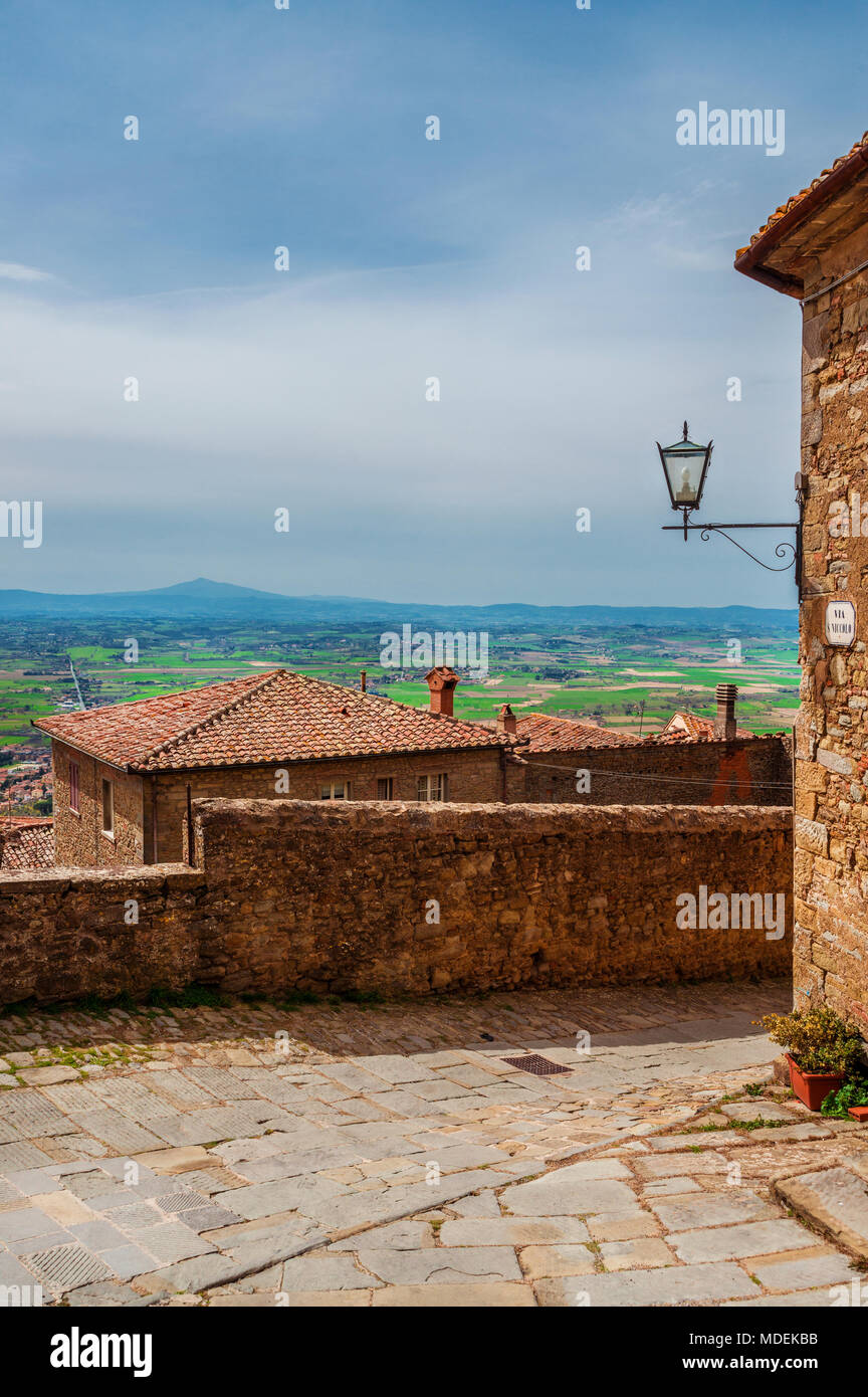 Blick auf das Val di Chiana Tal in der Toskana und den Trasimenischen