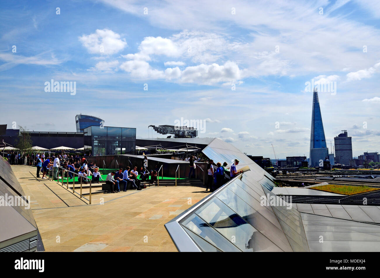 London, England, UK. Auf dem Dach eines neuen Change, gegenüber St. Paul's Cathedral Stockfoto