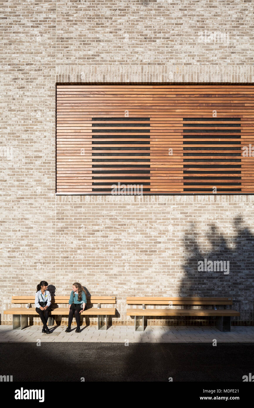 Detail Ansicht südfassade. Stephen Perse Stiftung Lernen und Sport Gebäude, Cambridge, Vereinigtes Königreich. Architekt: Chadwick Trockner Clarke Archit Stockfoto