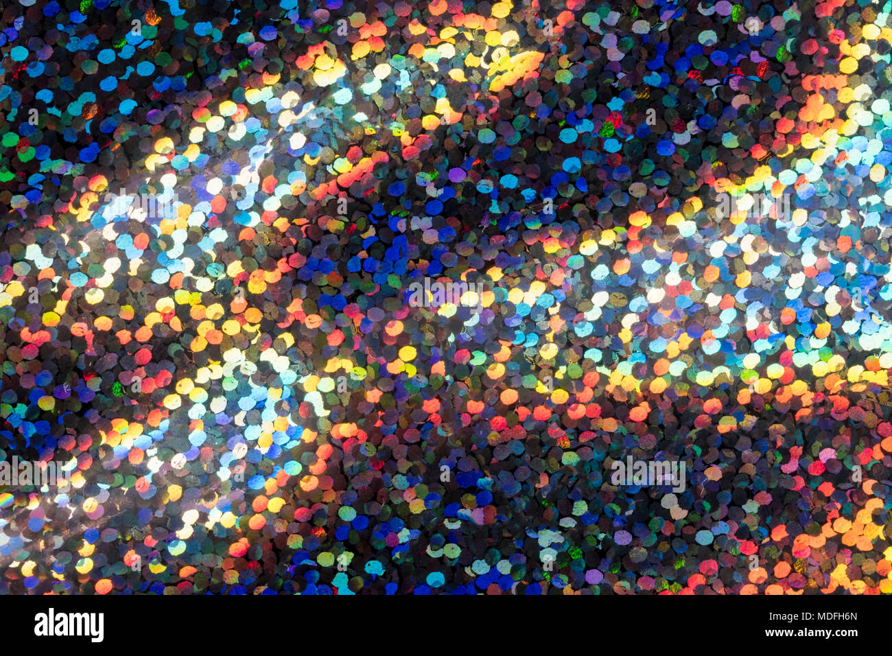 Abstrakte Makro holographische Hintergrund, trendigen bunten Kulisse in glänzend Konfetti Punkte für kreatives Design Web und Print Stockfoto