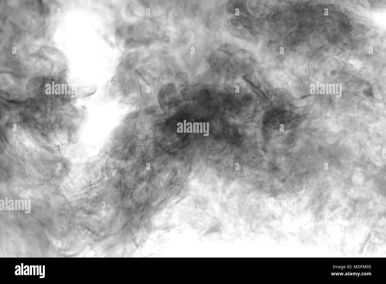 Zusammenfassung von schwarzen Rauch auf weißem Hintergrund. Abstrakte smog Hintergrund. Stockfoto