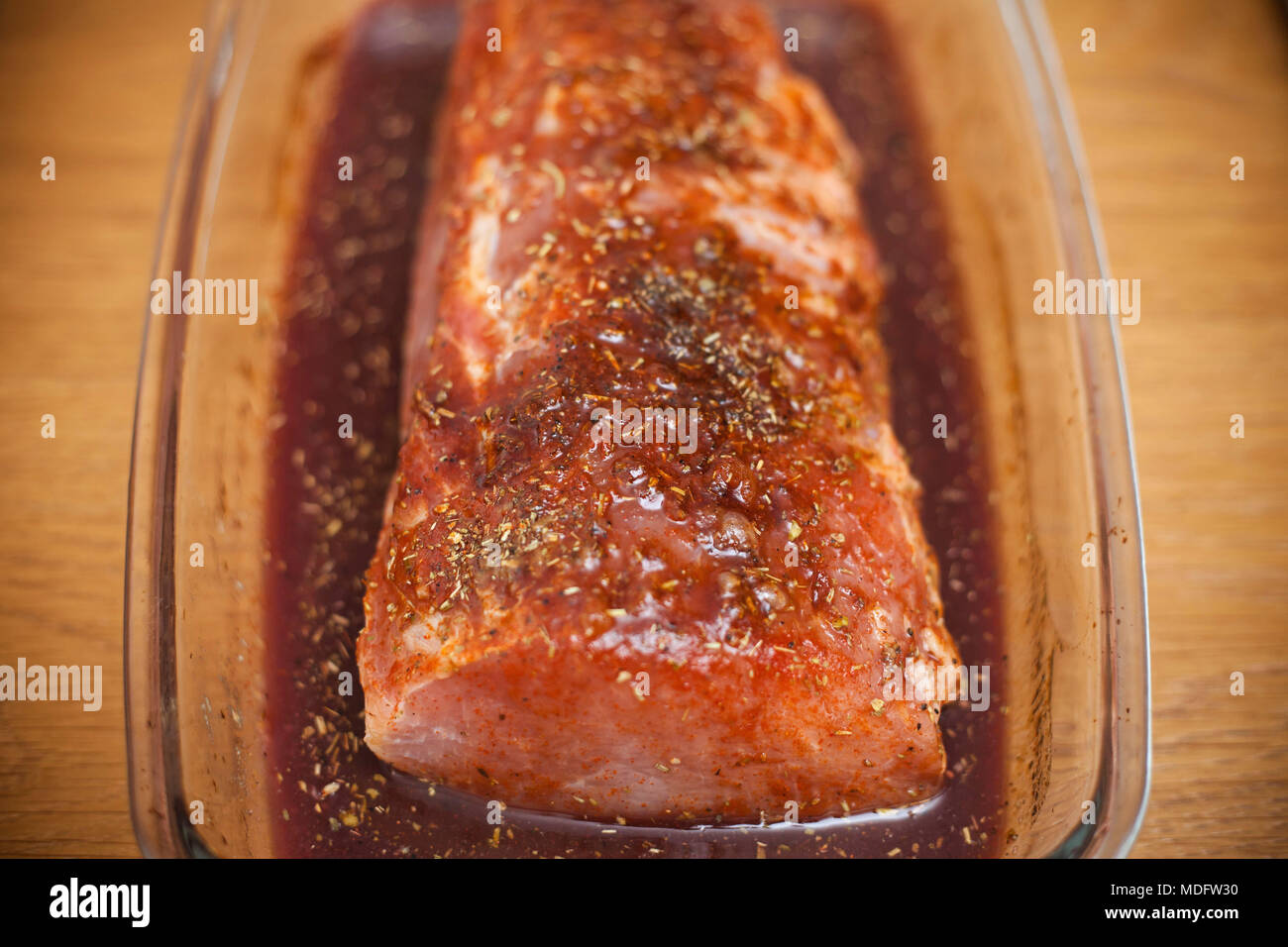 Schweinefleisch roh mariniert -Fotos und -Bildmaterial in hoher ...