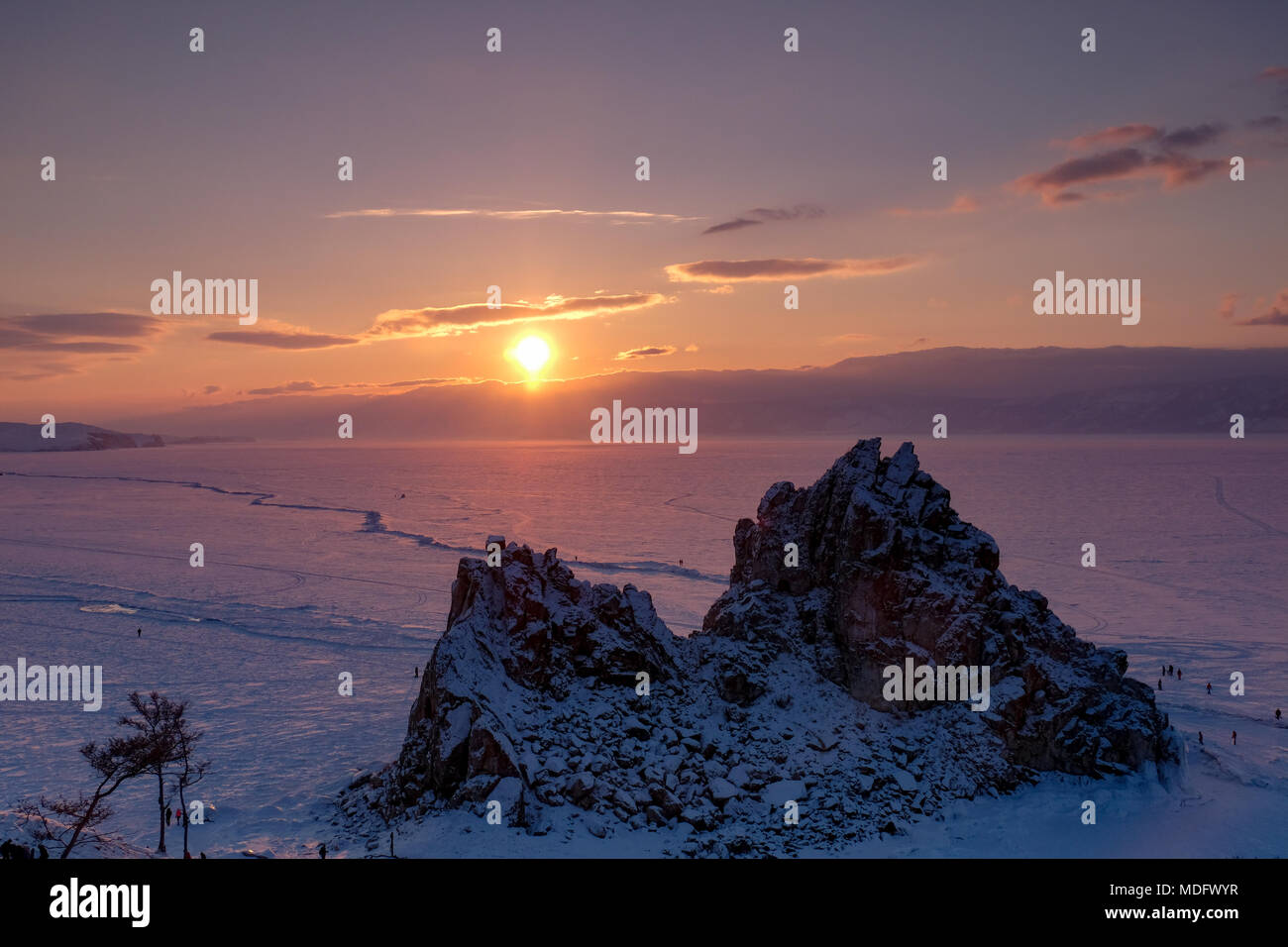 Kap Burkhan (Shamanka) bei Sonnenuntergang, Huzhir, Irkutsk Oblast, Sibirien, Russland Stockfoto