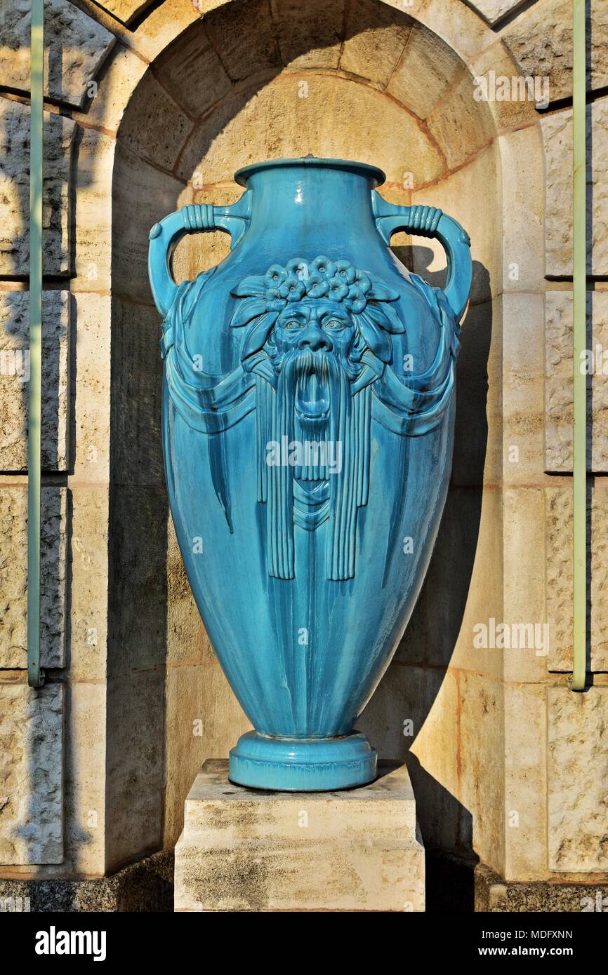Türkis Jugendstil Vase im Stadtpark in Wien, Österreich Stockfoto