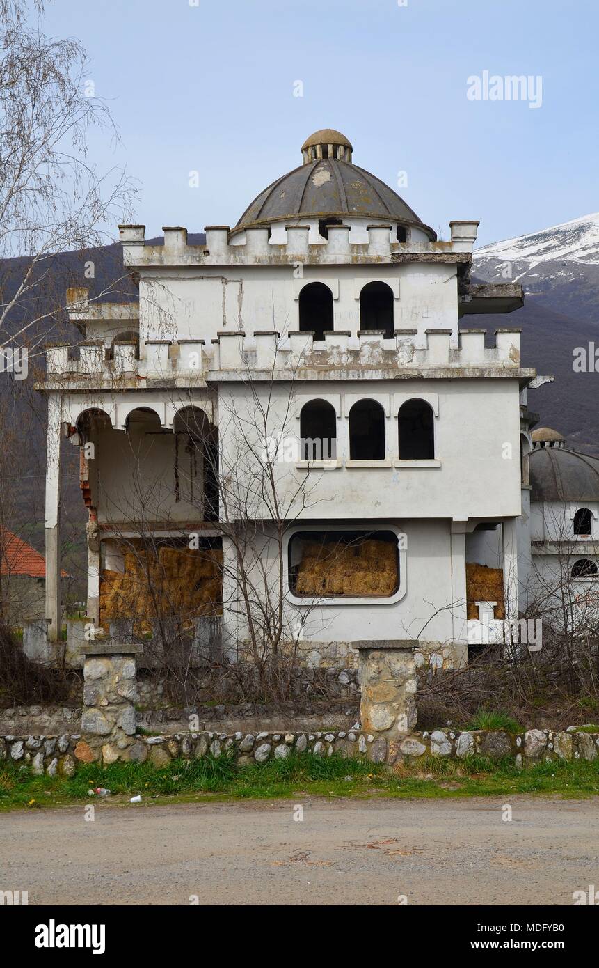 Eine verlassene Villa in der Nähe von Vitomirica Vitomirusha/Peja/Pec
