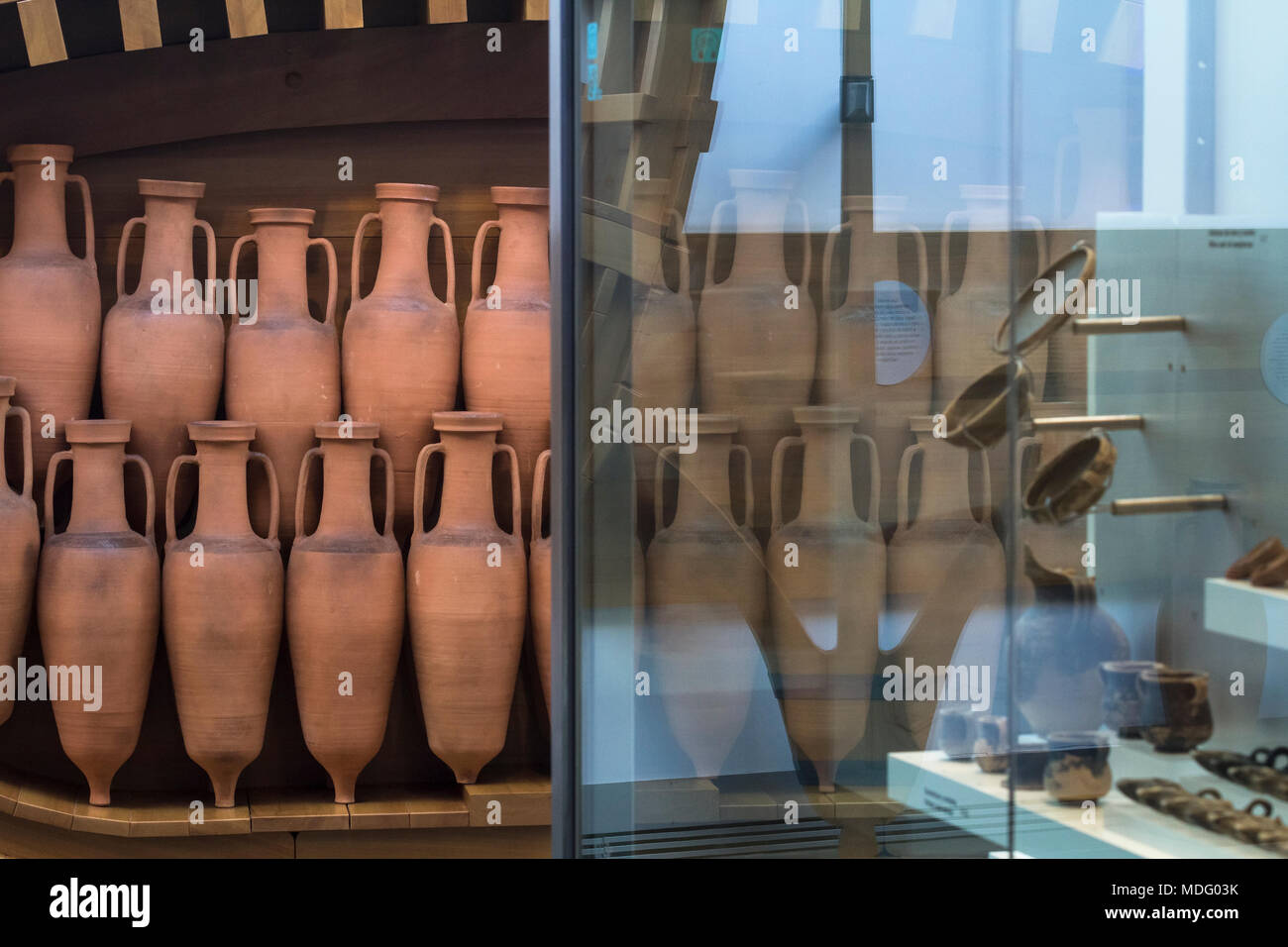Cartagena, Murcia, Spanien. Anphoras am Nationalen Museum für Unterwasserarchäologie, ARQUÀ © ABEL F. ROS/Alamy Stock Stockfoto