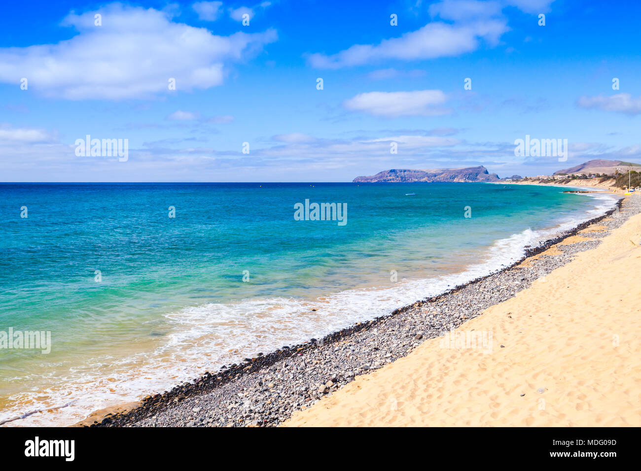 Vila Baleira entfernt. Küstenlandschaft der Insel Porto Santo in der Inselgruppe Madeira, Portugal Stockfoto