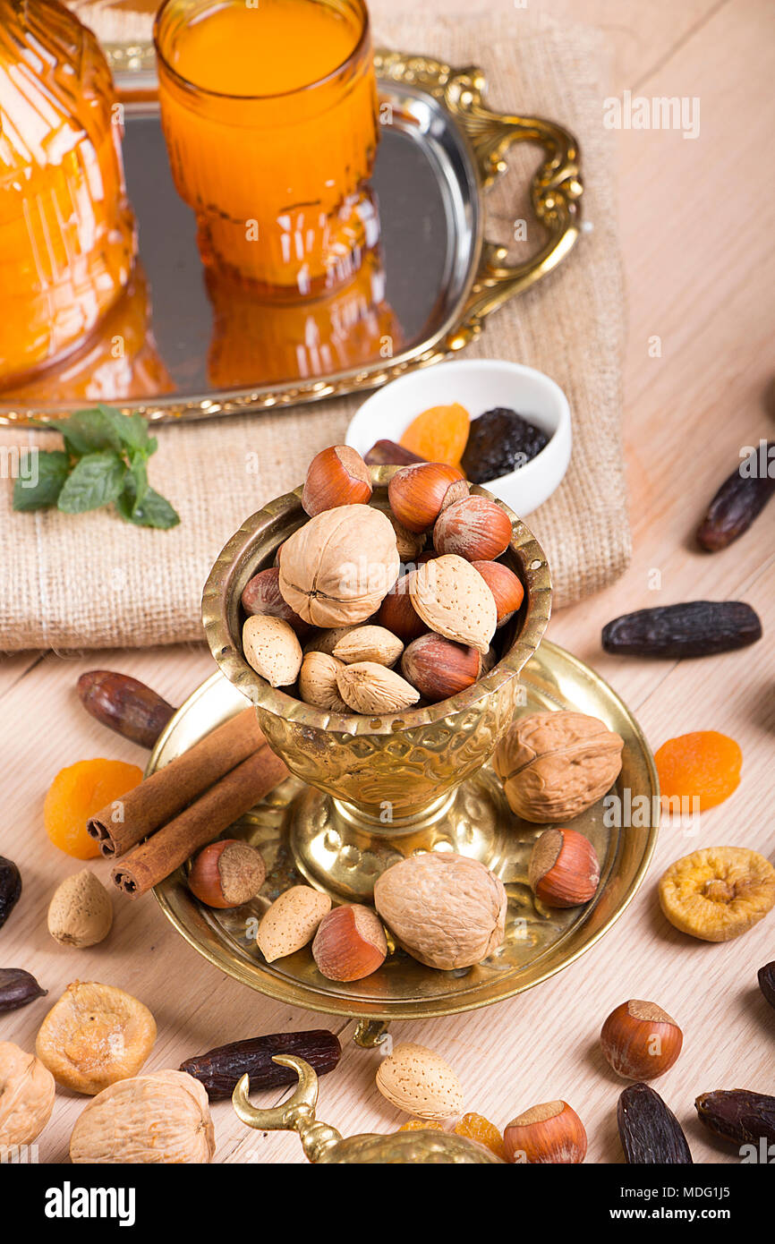 Ramadan Süßigkeiten - Mix aus getrockneten Früchten und Nüssen Stockfoto