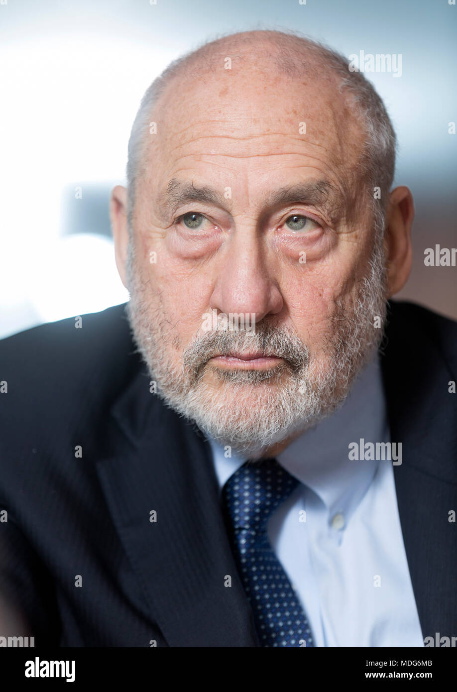 Porträt von Joseph E. Stiglitz, amerikanischer Wirtschaftswissenschaftler, vor dem Europäischen Parlament am 2016/11/16 Stockfoto