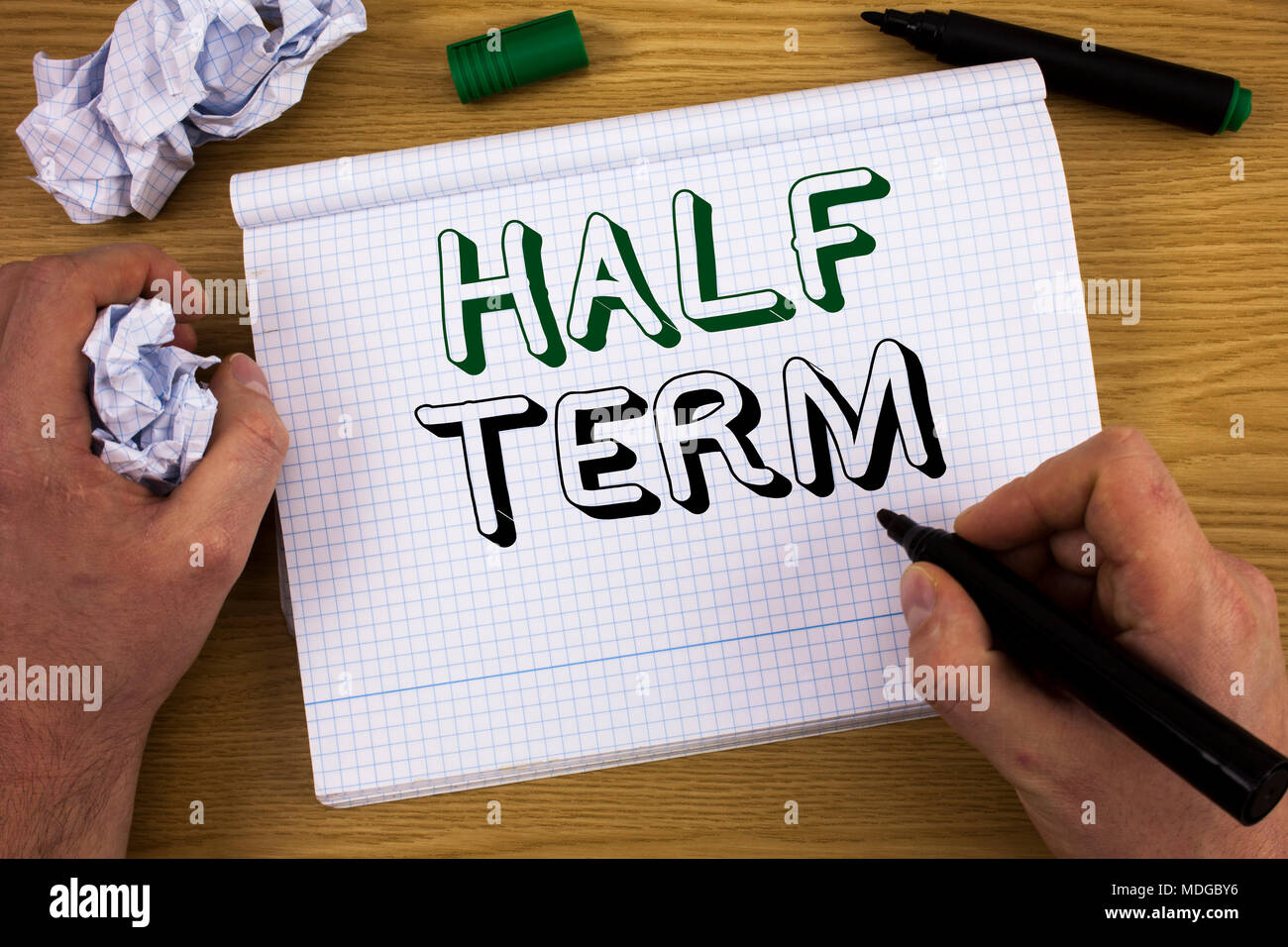 Handschrift Text. Begriff Sinne Kurzurlaub in der Mitte der Zeiten Schuljahr ist unterteilt Stockfoto