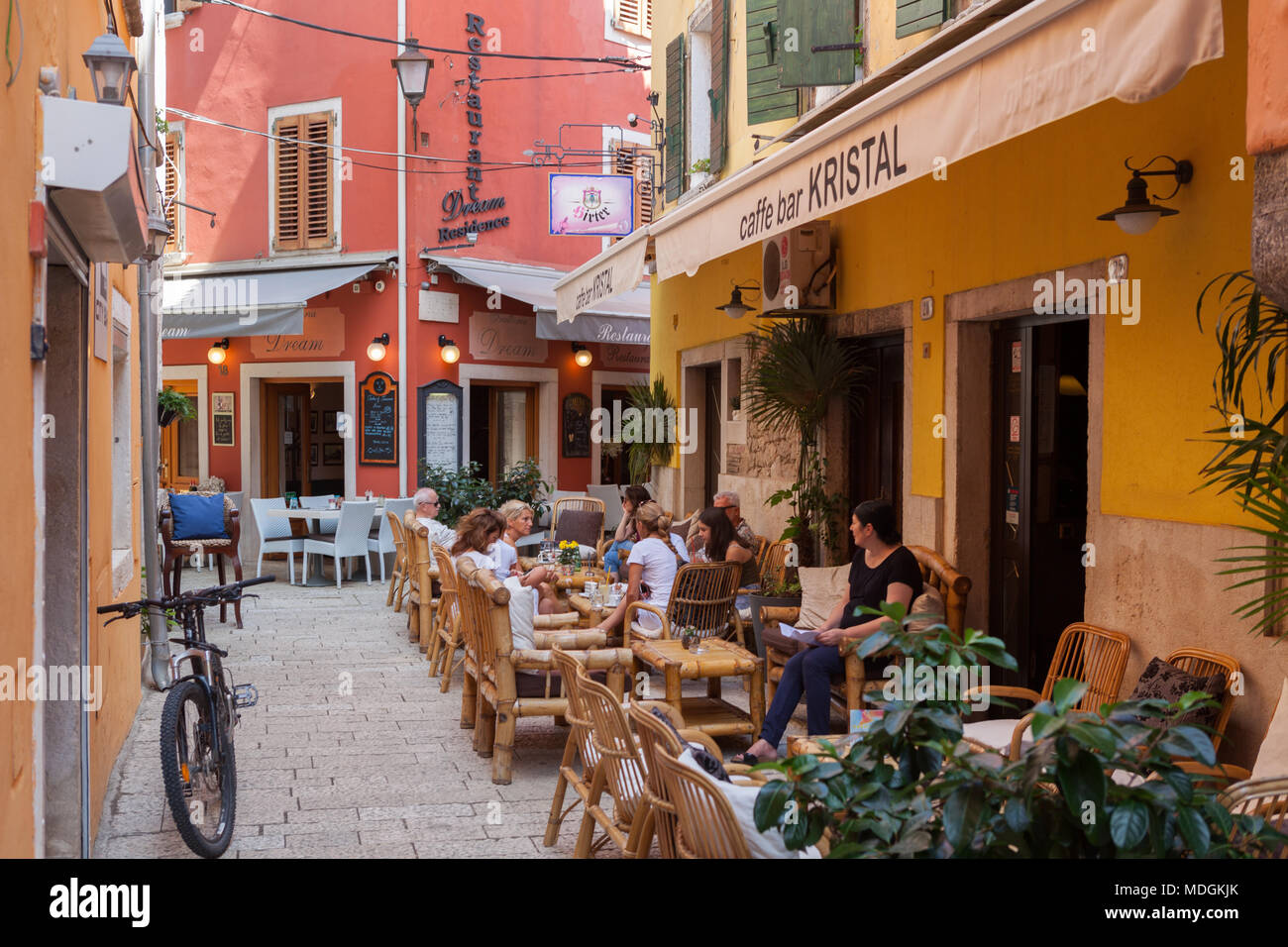 Restaurant und Coffee Bar in einer Straße im historischen Zentrum von ...