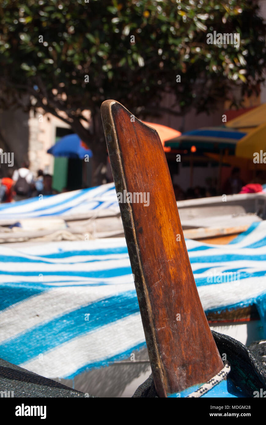 Schuß eines vor einem Boot abgedeckt Stockfoto