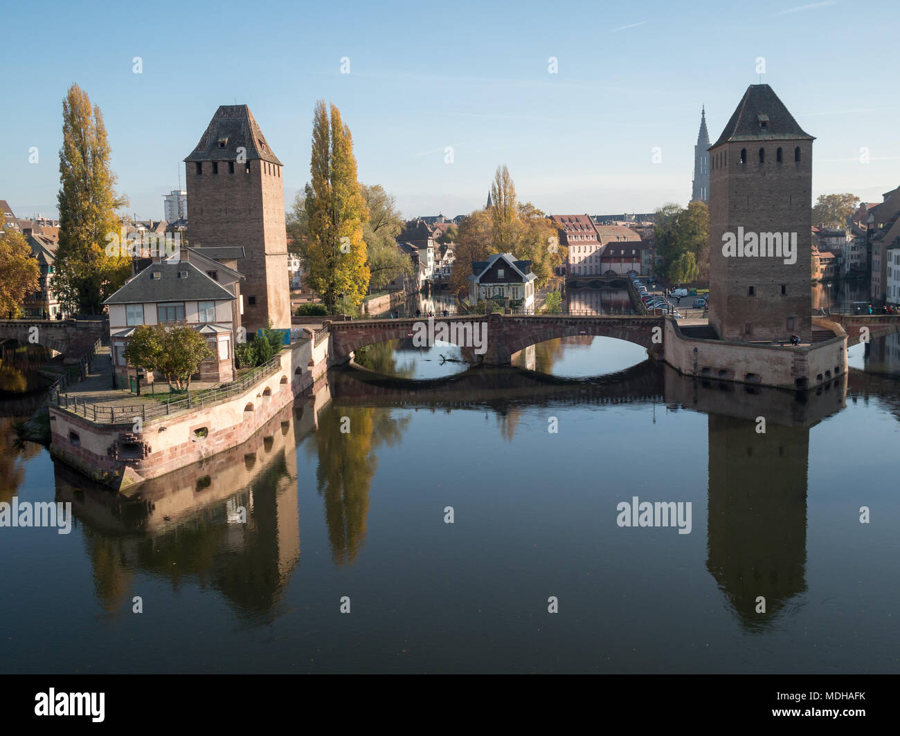 Ill und Wachtürmen, Straßburg Stockfoto