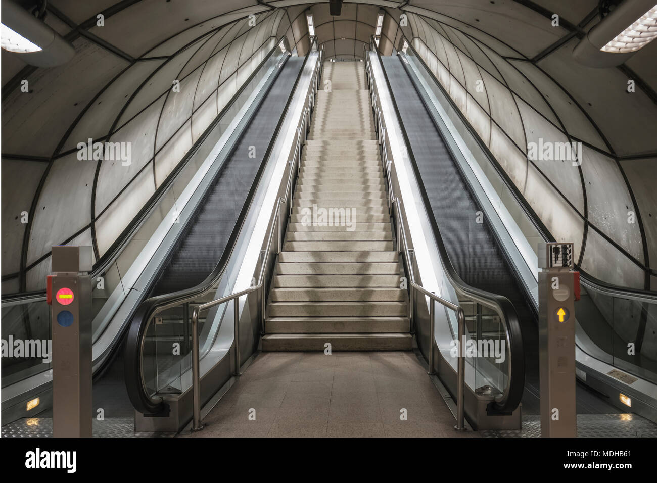 Rolltreppen im U-Bahnhof Bilbao, Bilbao, Vizcaya, País Vasco, Spanien Stockfoto