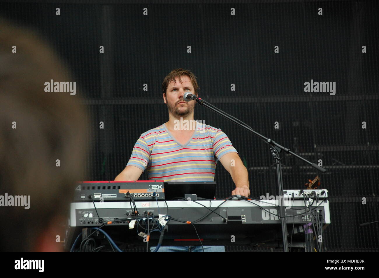 Klaas Janzoons Gesang und auf der Tastatur spielen live mit der Deus band bei Pohoda Festival, Trencin, Slowakei - 8. Juli 2011 Stockfoto