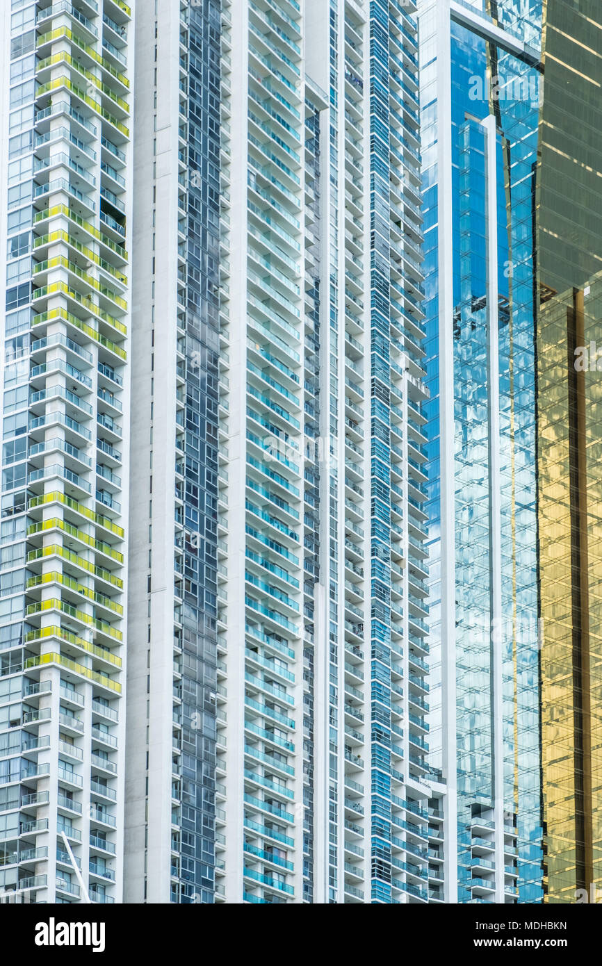 Mega City Konzept - viele Wolkenkratzer Fassade Hintergrund - Stockfoto