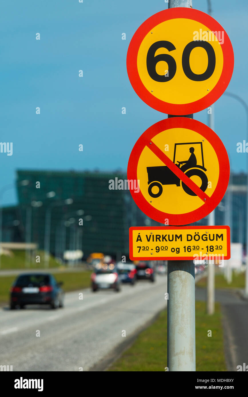 Schild keine Traktoren an einer Hauptstraße anzugeben; Reykjavik, Island Stockfoto