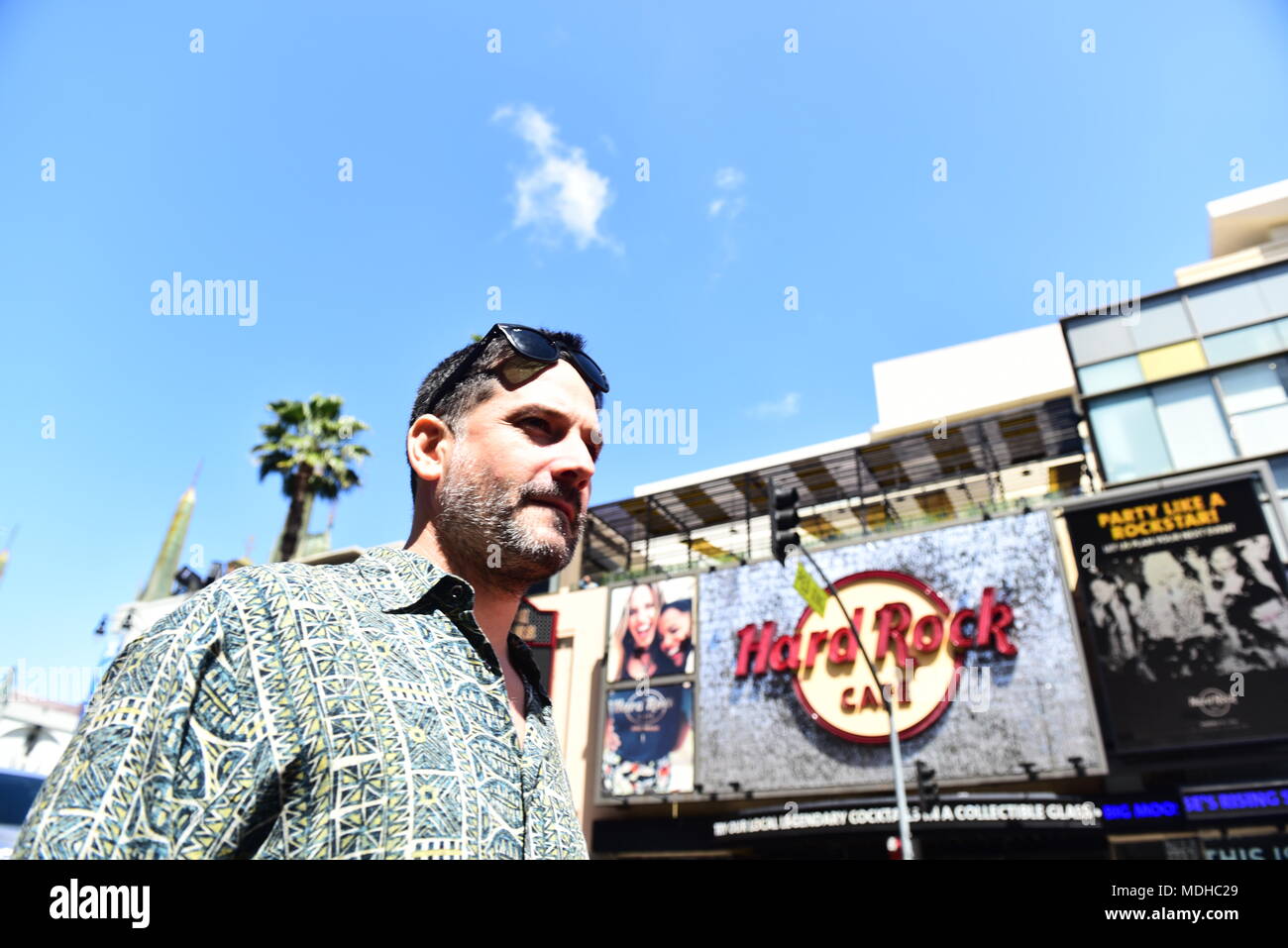 HOLLYWOOD - 16. April 2018: Random unbekannter Menschen und Touristen in den Straßen der Stadt von Hollywood, CA. Stockfoto