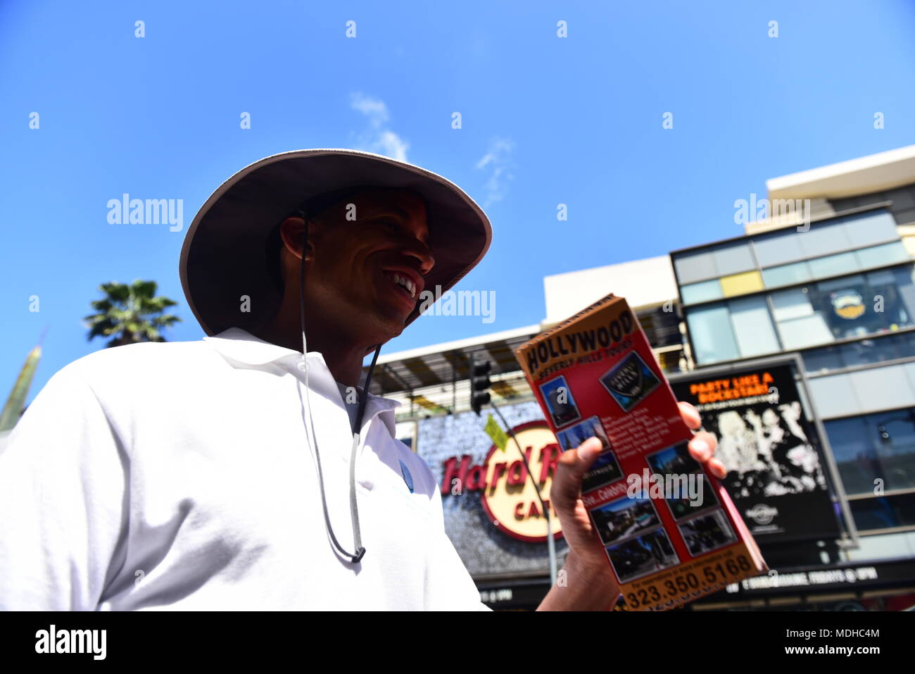 HOLLYWOOD - 16. April 2018: Random unbekannter Menschen und Touristen in den Straßen der Stadt von Hollywood, CA. Stockfoto