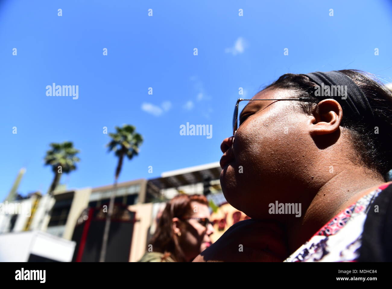 HOLLYWOOD - 16. April 2018: Random unbekannter Menschen und Touristen in den Straßen der Stadt von Hollywood, CA. Stockfoto