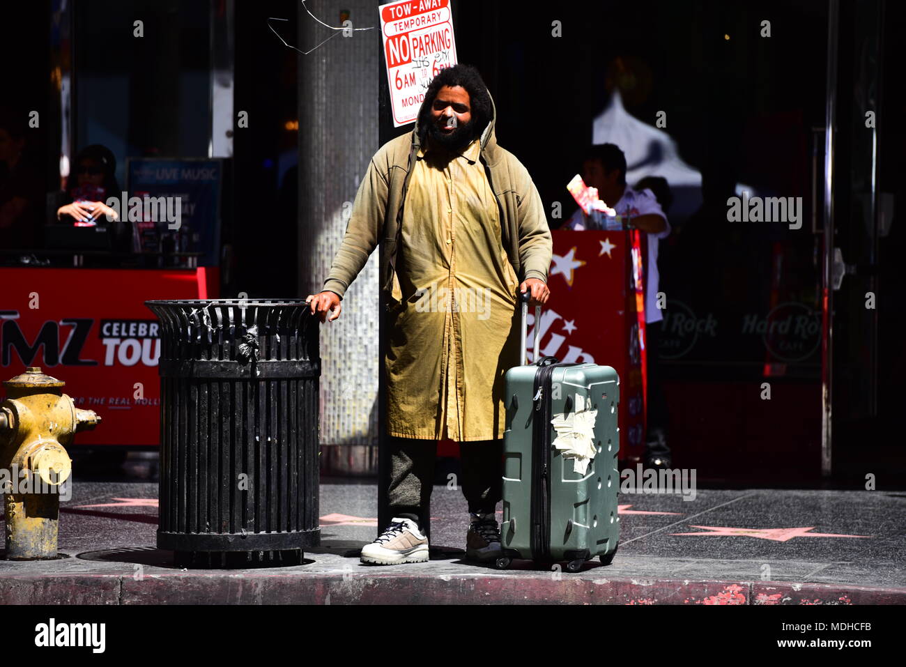 HOLLYWOOD - 16. April 2018: Random unbekannter Menschen und Touristen in den Straßen der Stadt von Hollywood, CA. Stockfoto