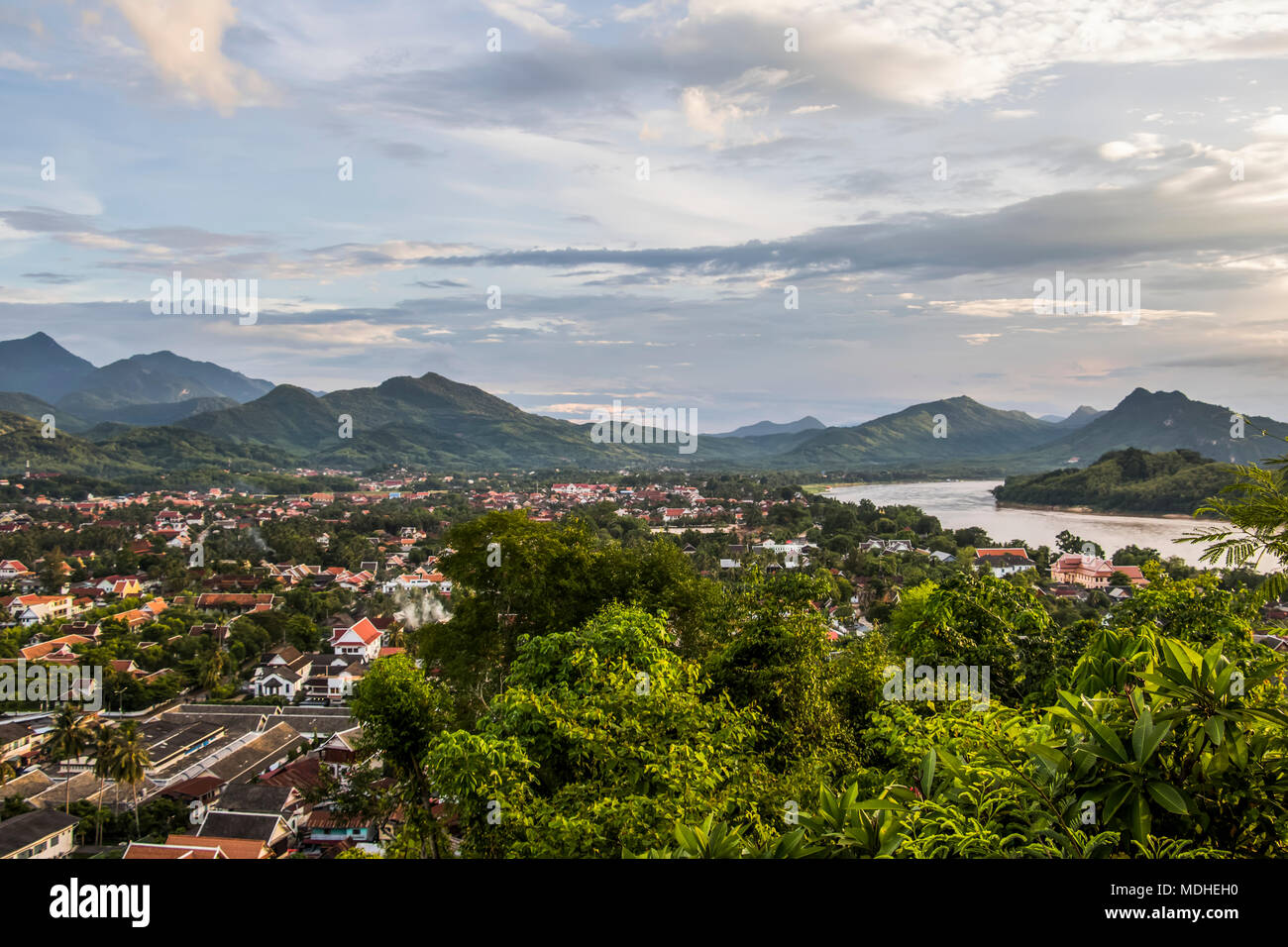 Blick auf den Mekong River von Mount Phousi; Luang Prabang Luang Prabang, Laos Stockfoto