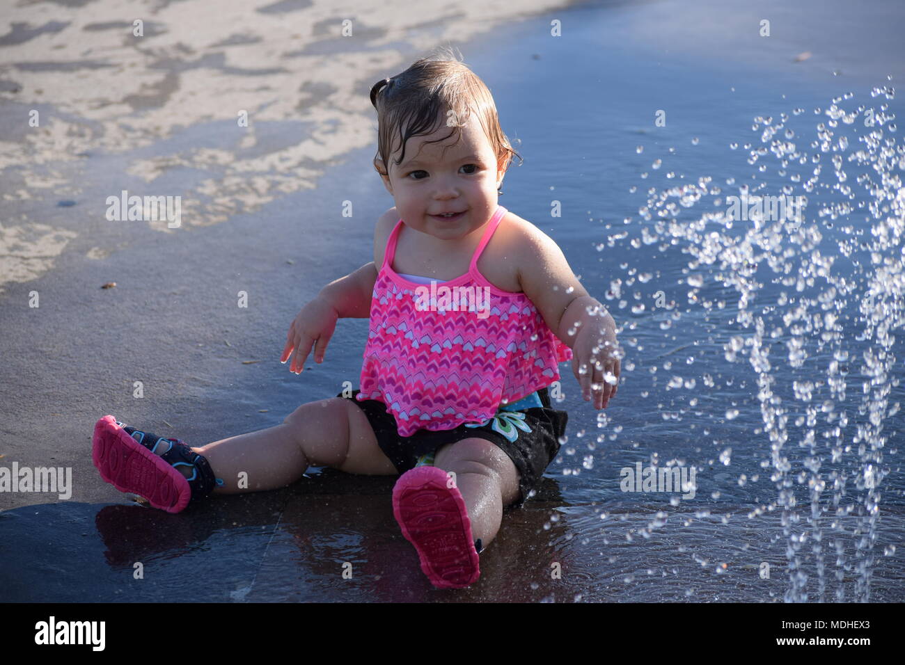 Kinder spielen im Meridian Splash Park Stockfoto