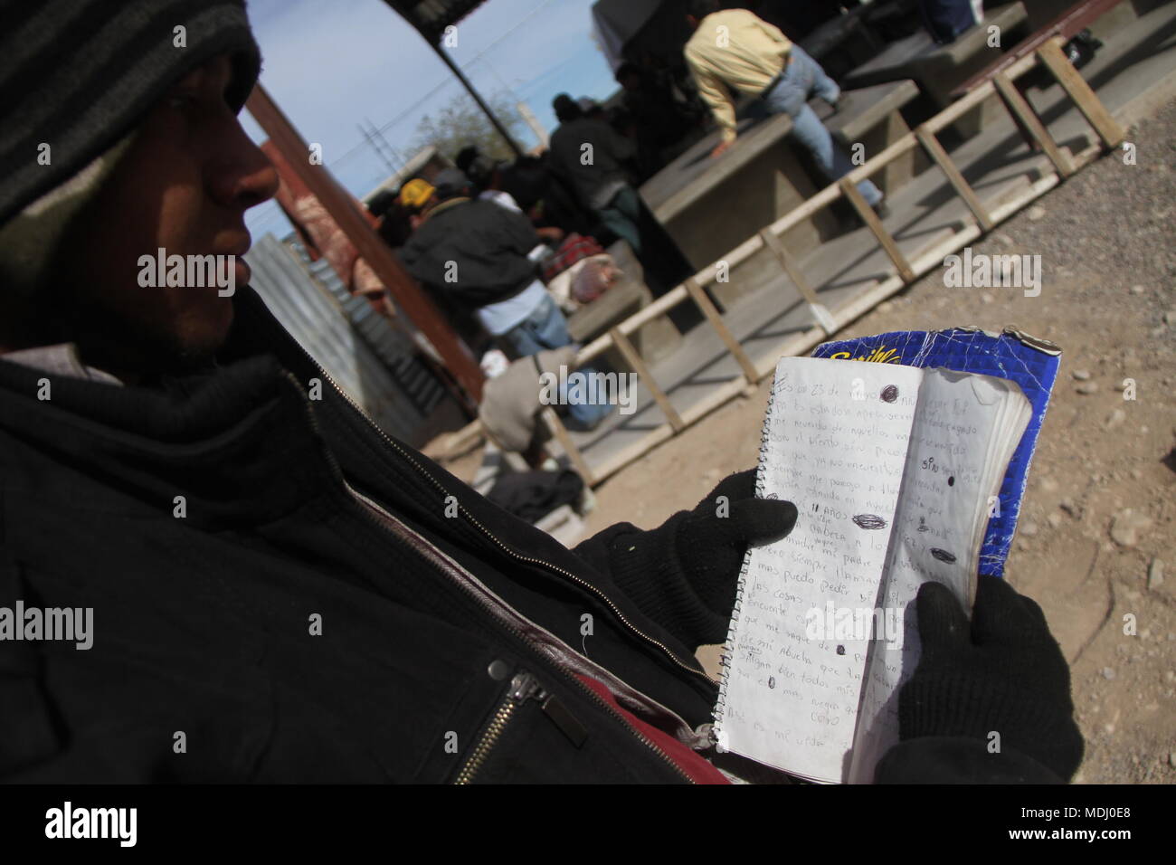 Migrantes HondureÃ±os Durante su Paso por Hermosillo con rumbo al Norte se reÃºnen en un-comedor Eine punto de Medio dÃ-a. . Personal/nortephoto.com,CREDI Stockfoto