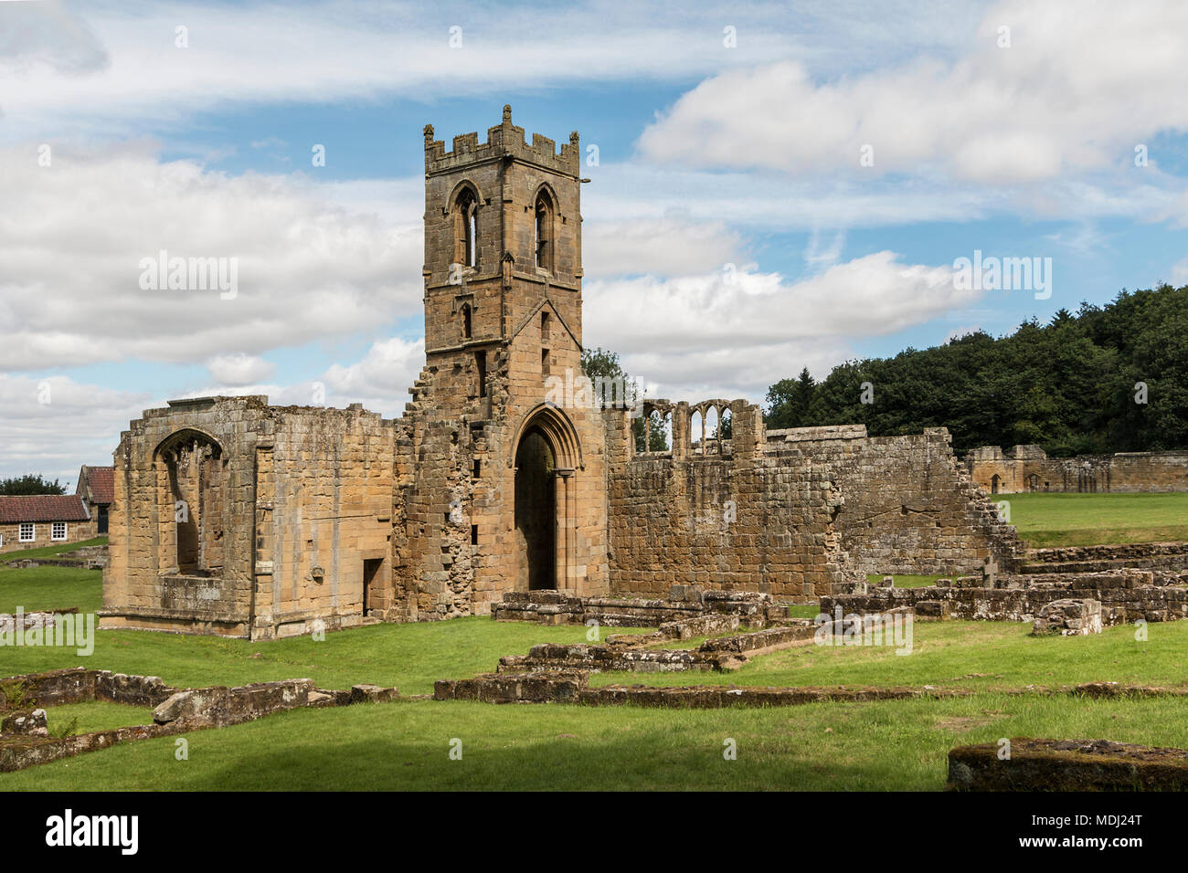 Priorat Ruinen in Yorkshire an einem hellen Sommer; Yorkshire, England Stockfoto