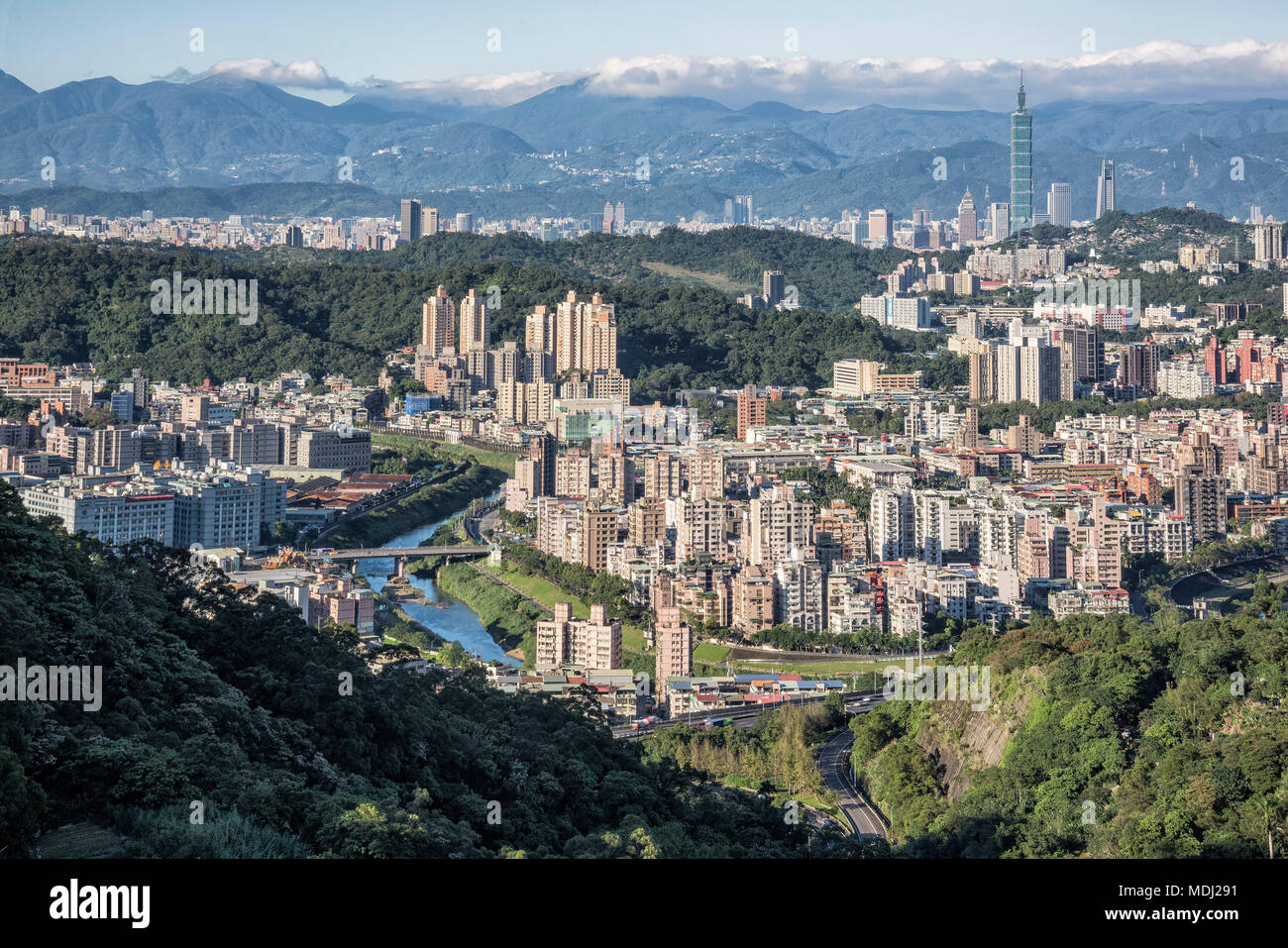 Taipei City gesehen vom neuen Taipei City Stockfoto