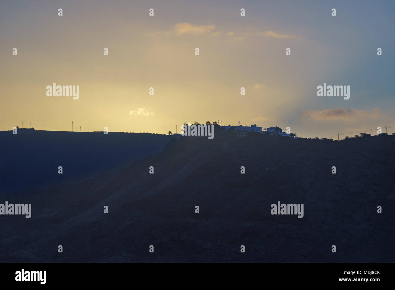 Abgelegen Apartments am Rande des Rock gegen Morgen Sonne, Gran Canaria, Spanien Stockfoto