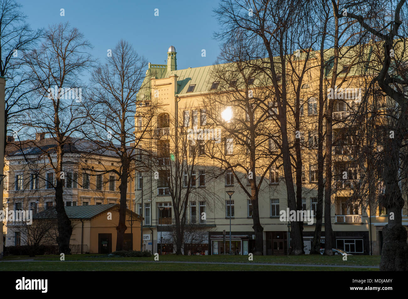 Die schöne Jugendstilfassaden des Knäppingsborgsgatan in Norrköping im Winter Licht. Norrköping ist eine historische Stadt in Schweden Stockfoto