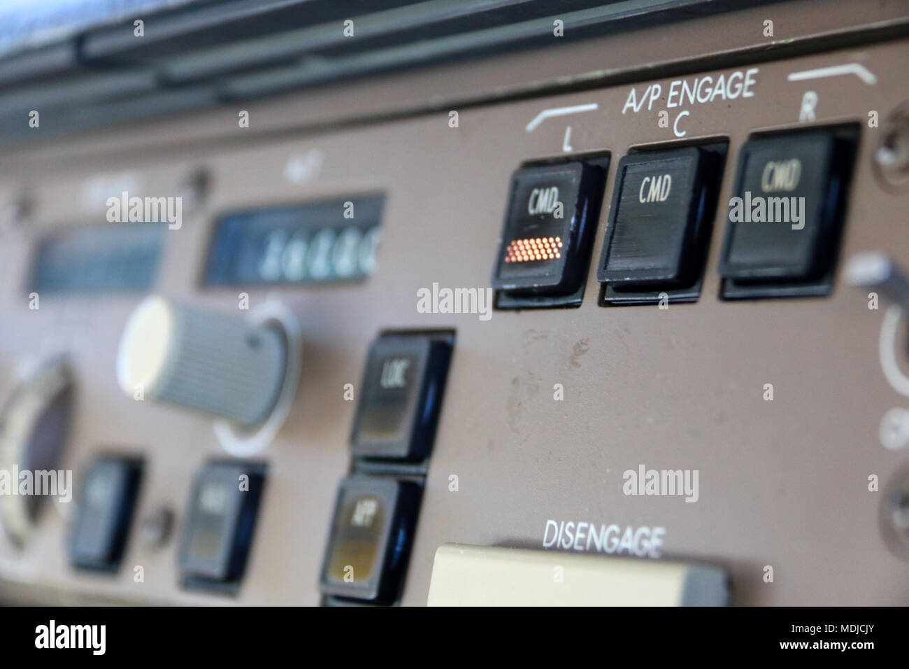 Flight Mode Control Panel mit dem Autopilot aktivieren Tasten auf dem Flight Deck einer Boeing 747-400 Stockfoto