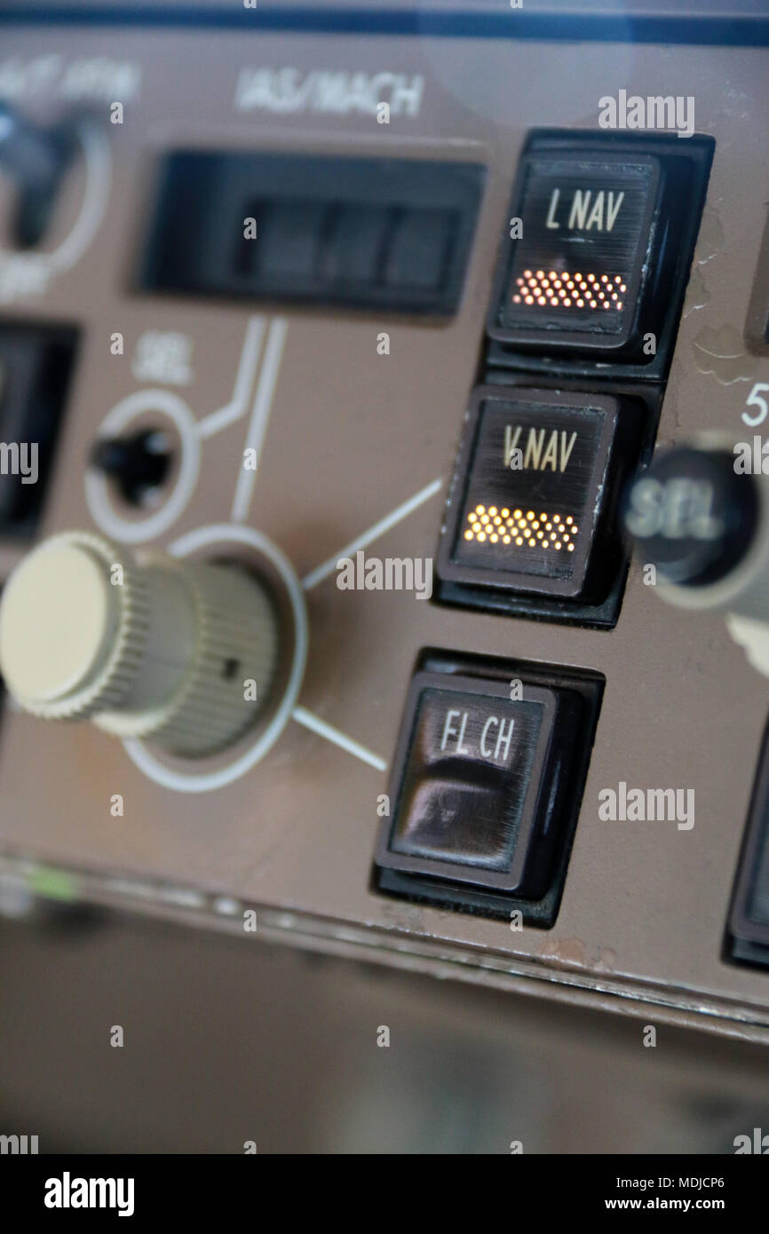 Flight Mode Control Panel mit LNAV und VNAV Tasten auf dem Flight Deck