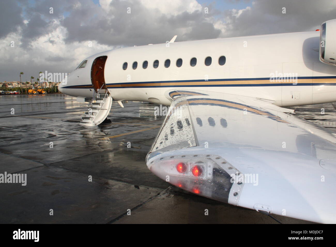 Falcon 2000 Business Jet bereit zu gehen Stockfoto