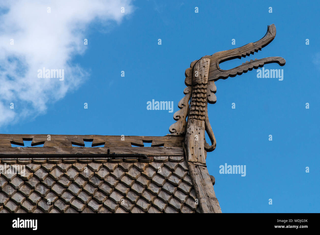 Dragon Head an Lom Stave-kirche oder Lomskyrkja Stockfoto