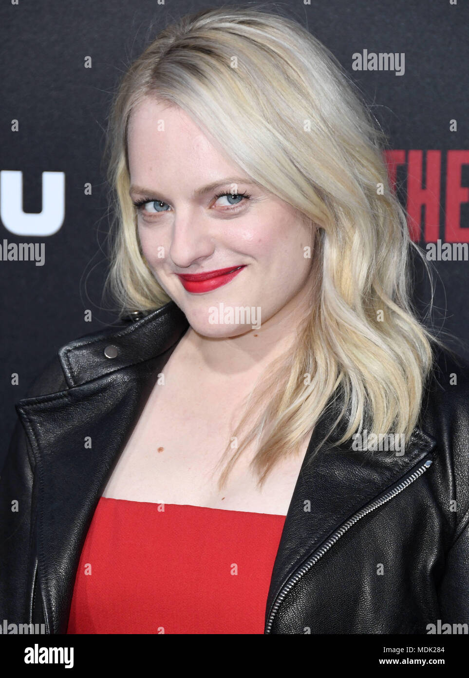 Hollywood, CA, USA. 19 Apr, 2018. 19. April 2018 - Hollywood, Kalifornien - Elizabeth Moss. Von hulu'' die Geschichte der Dienerin'' Saison 2 Premiere auf TCL Chinese Theatre statt. Photo Credit: Birdie Thompson/AdMedia Credit: Birdie Thompson/AdMedia/ZUMA Draht/Alamy leben Nachrichten Stockfoto