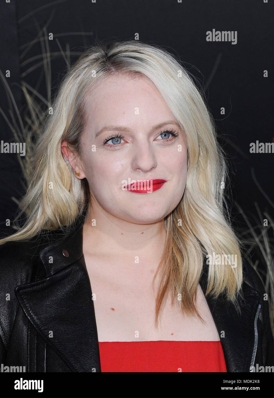 Los Angeles, CA, USA. 19 Apr, 2018. Elisabeth Moss in der Ankunftshalle für HULU DER MAGD'S GESCHICHTE Saison 2 Premiere, TCL Chinese Theatre (ehemals Grauman's), Los Angeles, CA 19 April, 2018. Credit: Elizabeth Goodenough/Everett Collection/Alamy leben Nachrichten Stockfoto