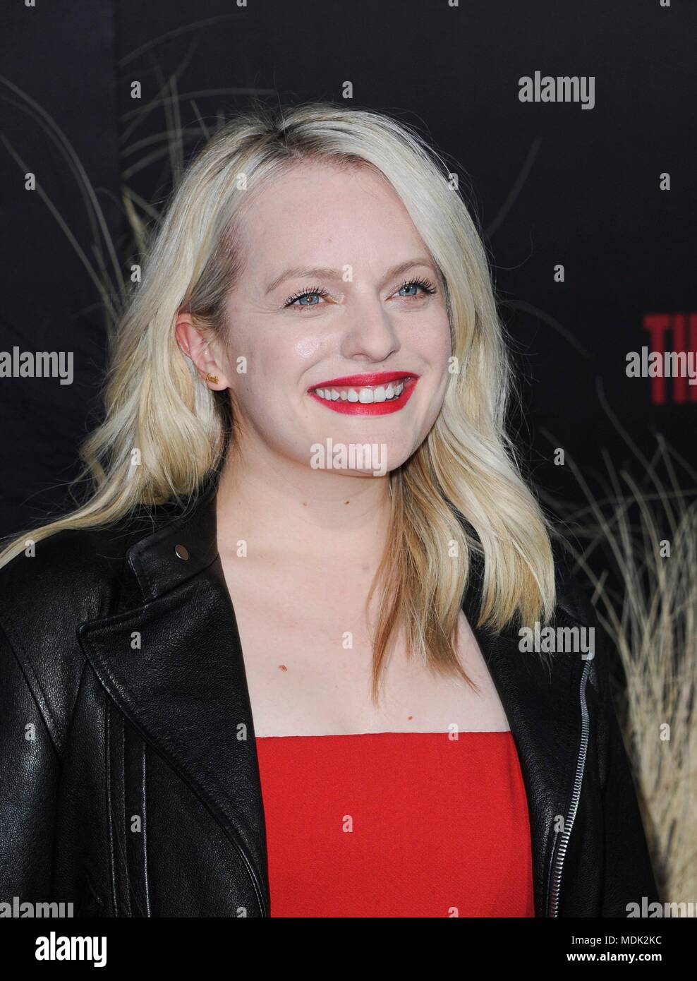 Los Angeles, CA, USA. 19 Apr, 2018. Elisabeth Moss in der Ankunftshalle für HULU DER MAGD'S GESCHICHTE Saison 2 Premiere, TCL Chinese Theatre (ehemals Grauman's), Los Angeles, CA 19 April, 2018. Credit: Elizabeth Goodenough/Everett Collection/Alamy leben Nachrichten Stockfoto