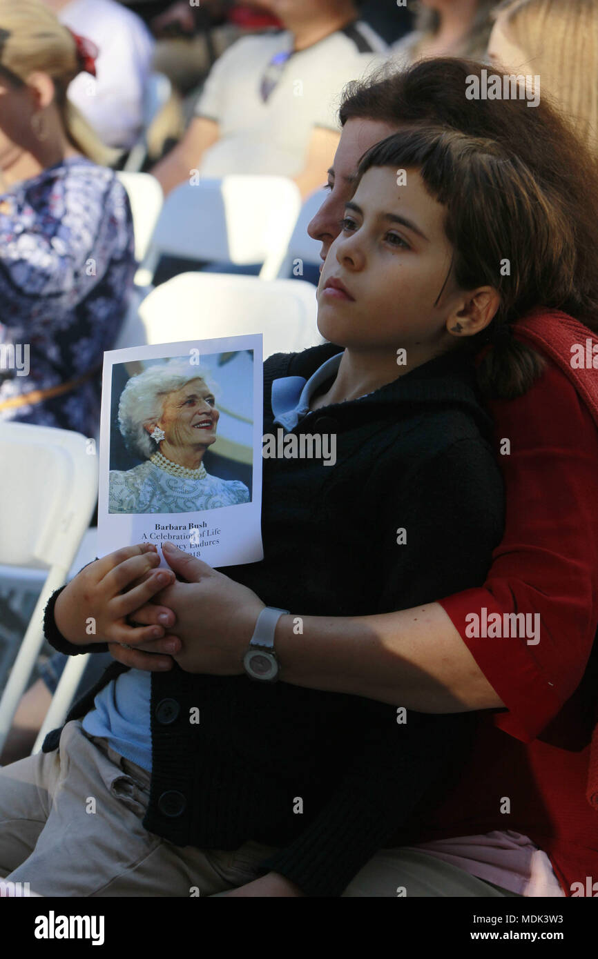Houston, USA. 18 Apr, 2018. Die lokale Bevölkerung in Houston sammeln im Rathaus ehemalige First Lady Barbara Bush, die weg Dienstag, führte in Houston, USA, 18. April 2018 zu erinnern. Credit: Steven Song/Xinhua/Alamy leben Nachrichten Stockfoto