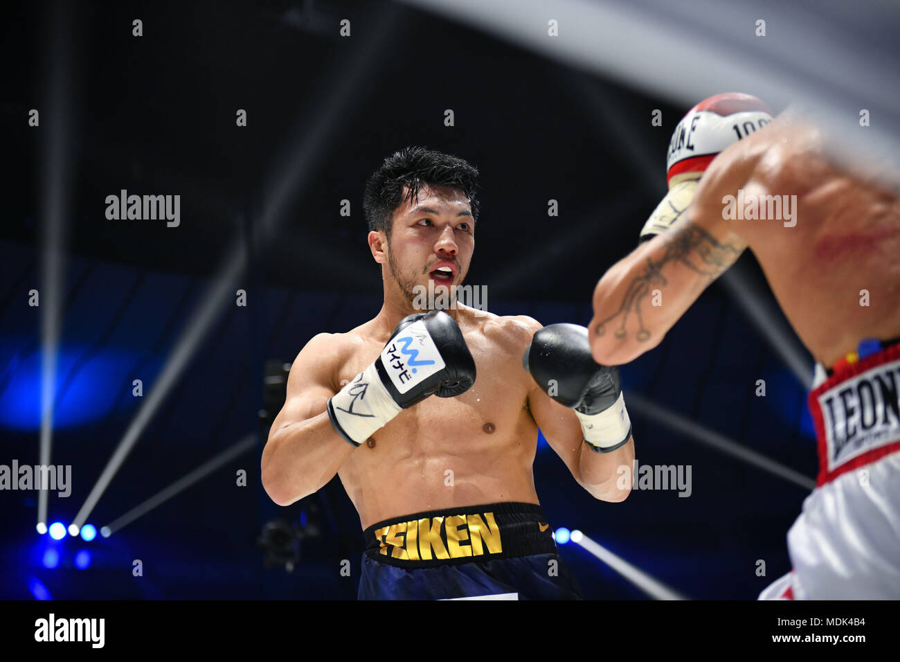 Kanagawa, Japan. 15 Apr, 2018. Ryota Murata (JPN) Boxen: ryota Murata von Japan in der siebten Runde der WBA Mittelgewichttitel bout an der Yokohama Arena in Kanagawa, Japan. Credit: Hiroaki Yamaguchi/LBA/Alamy leben Nachrichten Stockfoto