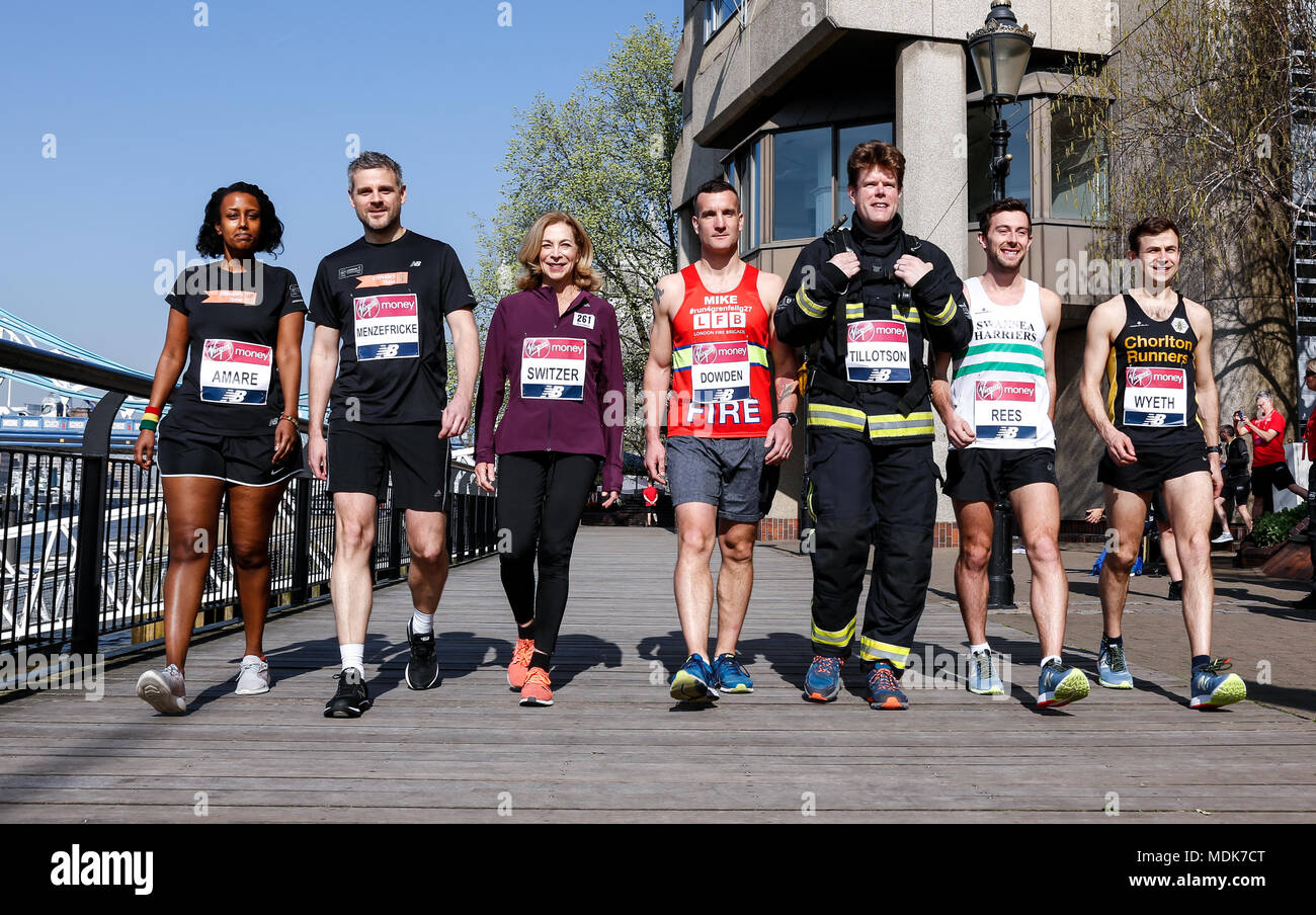 London, Großbritannien. April 2018 20. (Von links) Selam Amare, Magnus Menzefricke, Kathrine Switzer, London Feuerwehrmänner, Tillotson und Dowden, David Wyeth, Matthew Rees für die 2018 Virgin Money London Marathon vorbereiten, indem Sie die Tower Bridge in London, England am 20. April 2018. Quelle: Michal Busko/Alamy leben Nachrichten Stockfoto